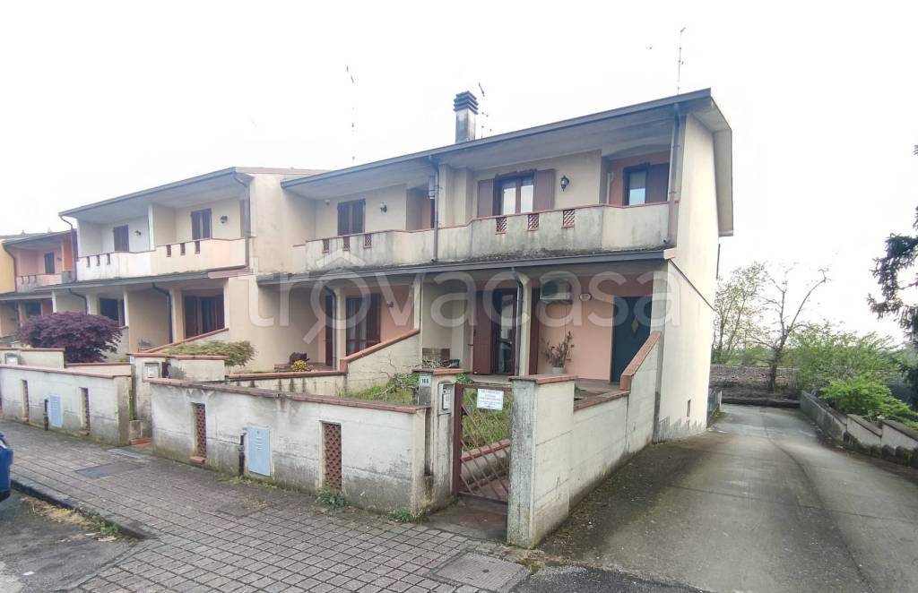 casa indipendente in vendita a Pizzighettone in zona Roggione
