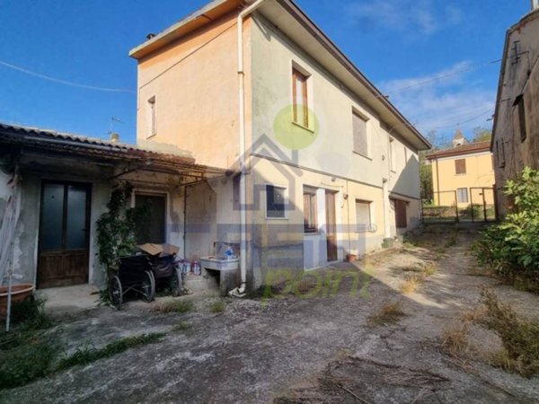 casa indipendente in vendita a Pizzighettone in zona Ferie