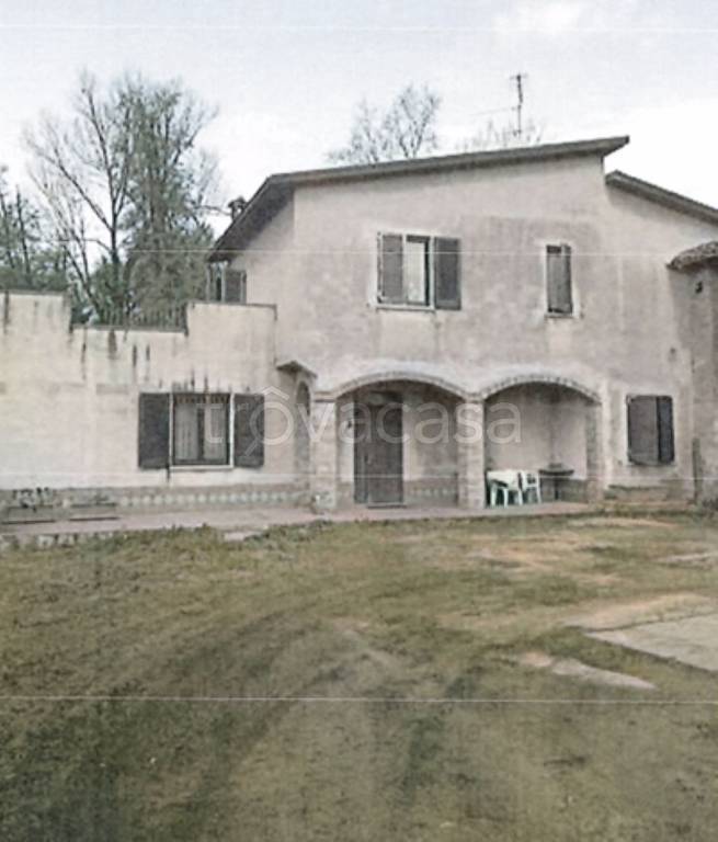 casa indipendente in vendita a Pizzighettone in zona Regona