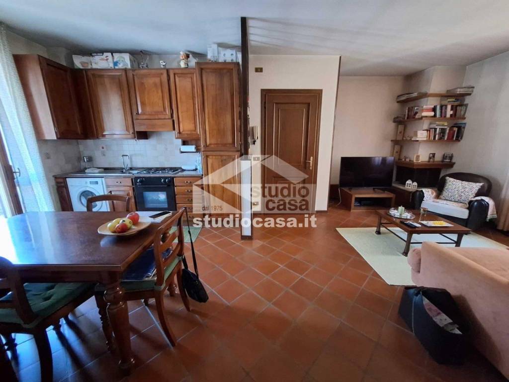 appartamento in vendita a Pizzighettone in zona Roggione