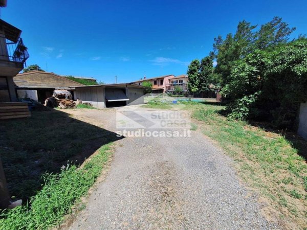 casa indipendente in vendita a Pizzighettone in zona Roggione