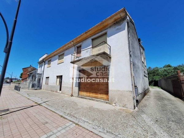 appartamento in vendita a Pizzighettone in zona Roggione