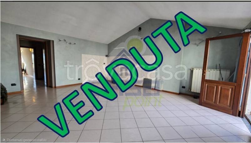 appartamento in vendita a Pizzighettone in zona Roggione