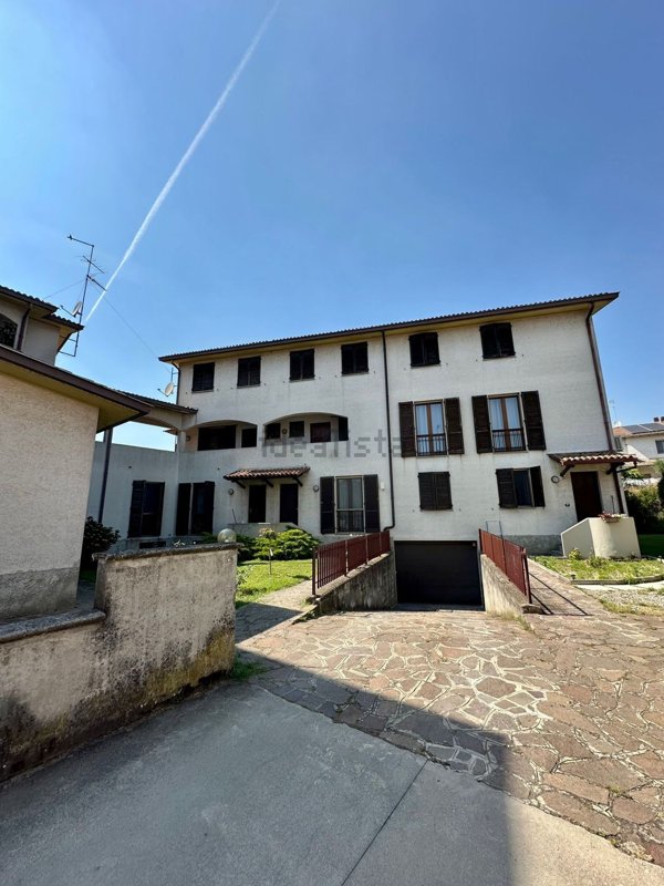 appartamento in vendita a Pizzighettone in zona Roggione