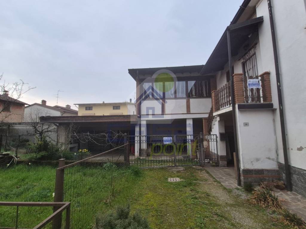 casa indipendente in vendita a Pizzighettone in zona Regona