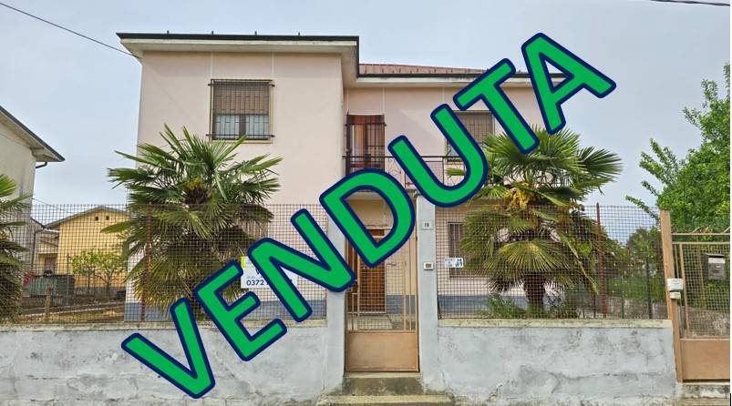 appartamento in vendita a Pizzighettone in zona Regona