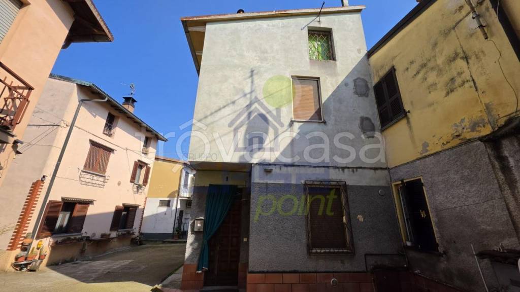 casa indipendente in vendita a Pizzighettone in zona Roggione