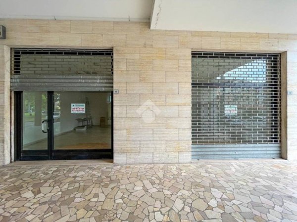 negozio in vendita a Pizzighettone