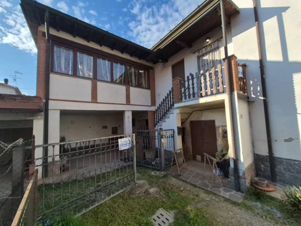 casa indipendente in vendita a Pizzighettone in zona Regona