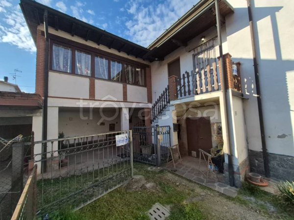 casa indipendente in vendita a Pizzighettone in zona Regona