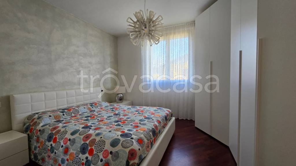 appartamento in vendita a Pizzighettone in zona Roggione