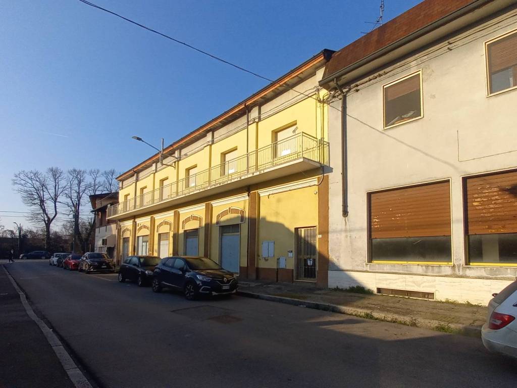 intera palazzina in vendita a Pizzighettone in zona Roggione