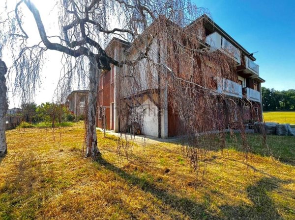 appartamento in vendita a Pizzighettone in zona Roggione