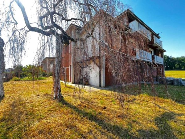 appartamento in vendita a Pizzighettone in zona Roggione