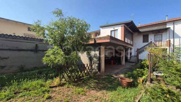 casa indipendente in vendita a Pizzighettone in zona Regona