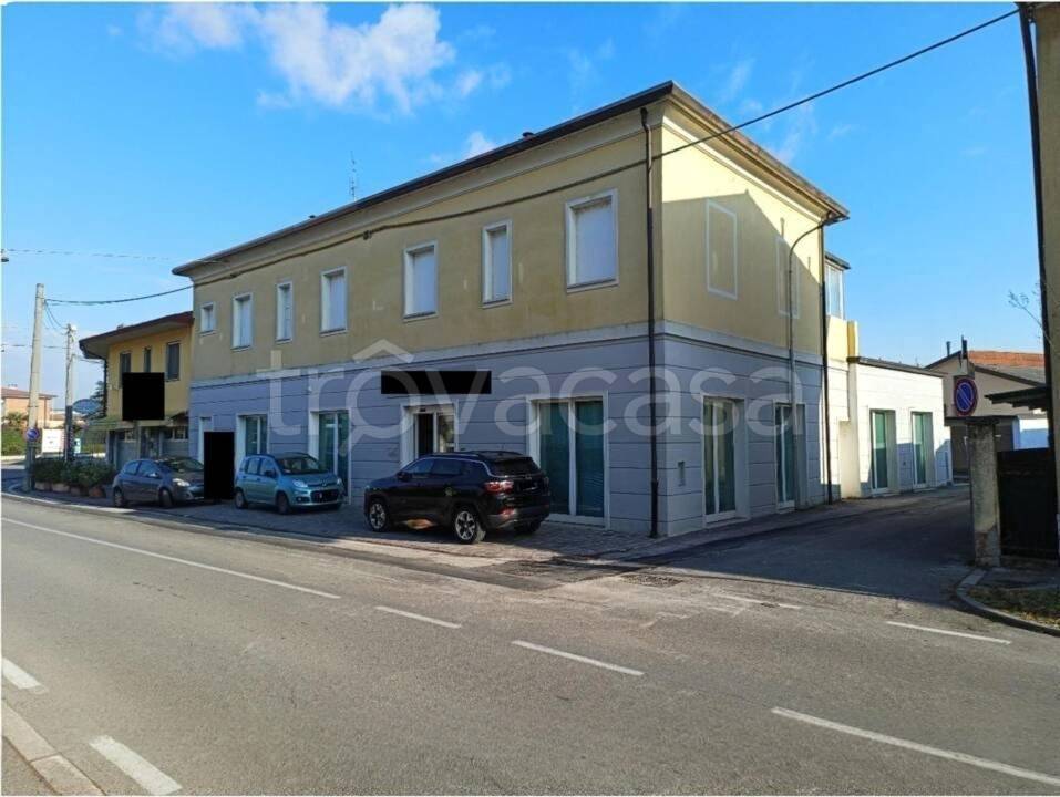 ufficio in vendita a Pizzighettone in zona Roggione