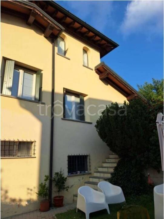 casa indipendente in vendita a Pizzighettone in zona Roggione