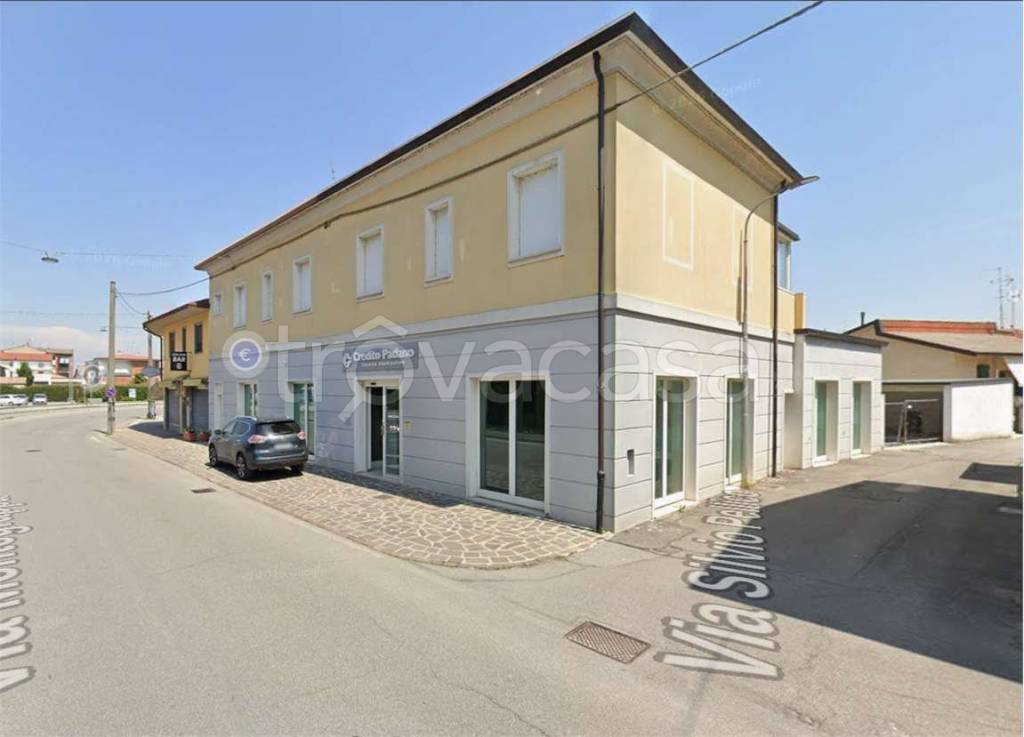 casa indipendente in vendita a Pizzighettone in zona Roggione