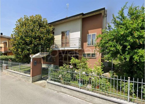 casa indipendente in vendita a Pizzighettone in zona Roggione