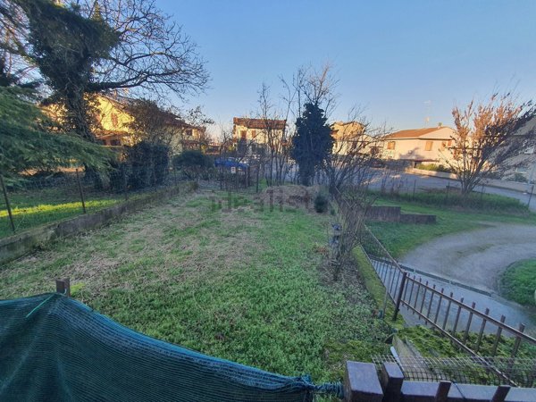 appartamento in vendita a Pizzighettone in zona Roggione