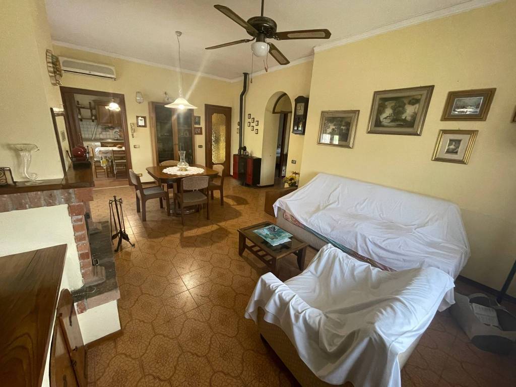 casa indipendente in vendita a Pizzighettone in zona Regona