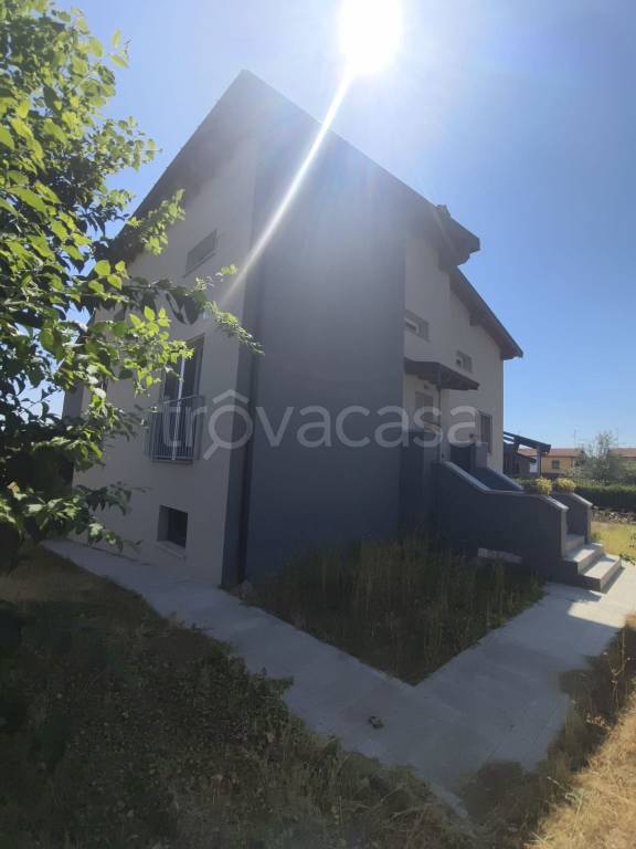 casa indipendente in vendita a Pizzighettone in zona Roggione