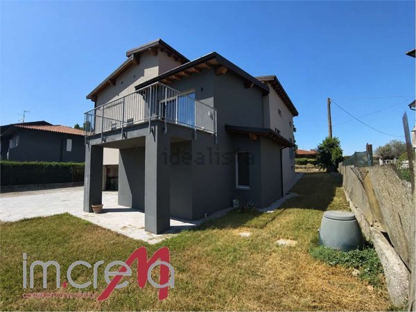 casa indipendente in vendita a Pizzighettone in zona Roggione