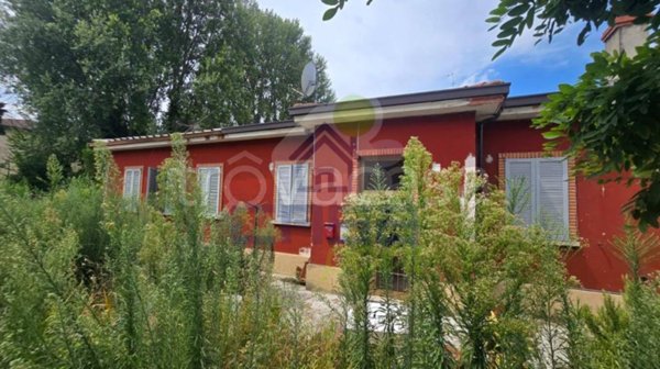 casa indipendente in vendita a Pizzighettone in zona Roggione