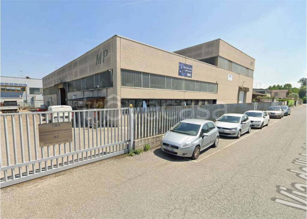 locale commerciale in vendita a Pizzighettone in zona Roggione
