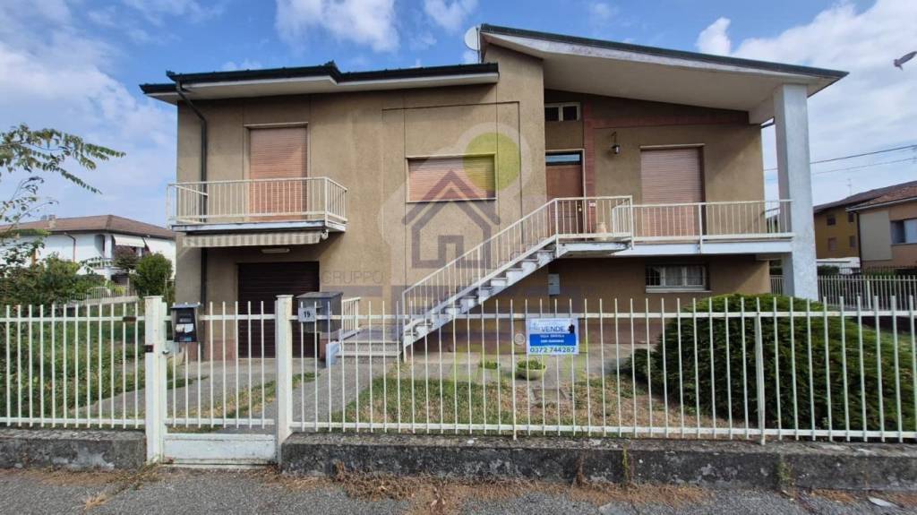 casa indipendente in vendita a Pizzighettone in zona Roggione