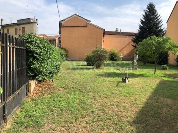 casa indipendente in vendita a Pizzighettone in zona Roggione