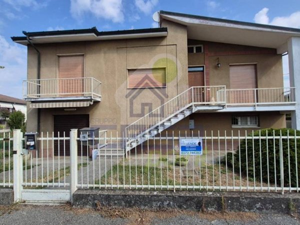 casa indipendente in vendita a Pizzighettone in zona Roggione