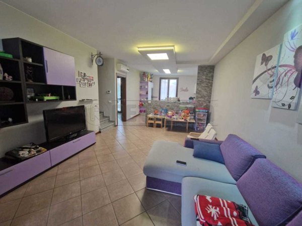casa indipendente in vendita a Pozzaglio ed Uniti