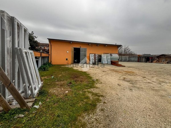 ufficio in vendita a Pozzaglio ed Uniti