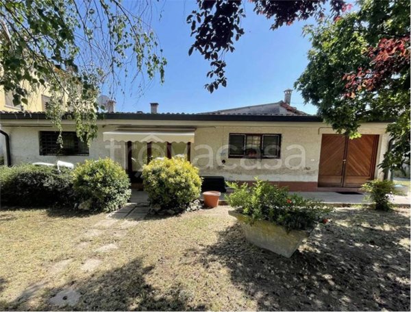 casa indipendente in vendita a Pozzaglio ed Uniti