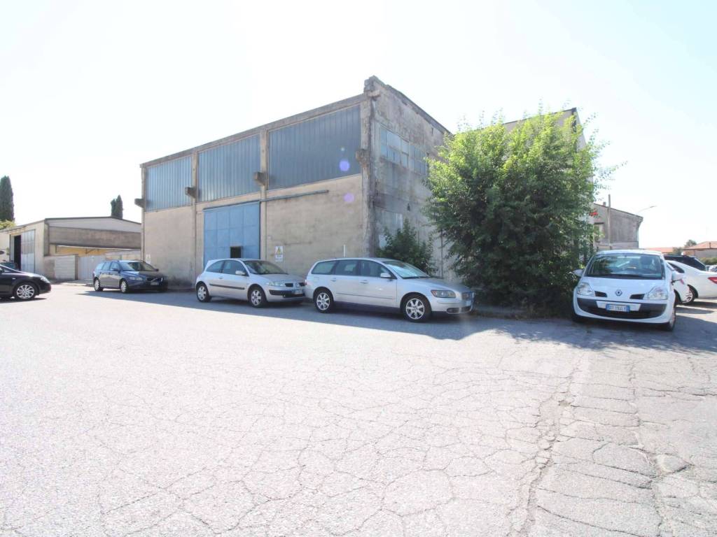 locale commerciale in vendita a Pozzaglio ed Uniti