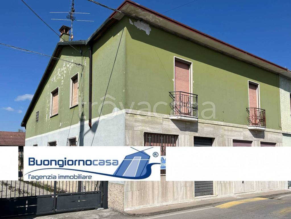 casa indipendente in vendita a Quintano