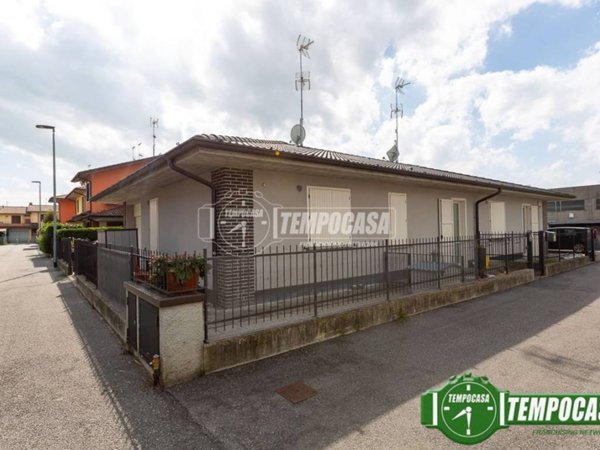 casa indipendente in vendita a Quintano