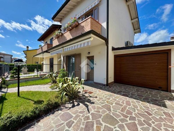 casa indipendente in vendita a Quintano