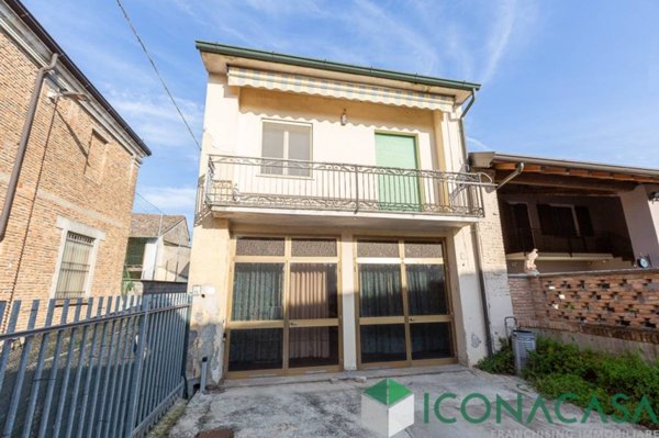 casa indipendente in vendita a Quintano