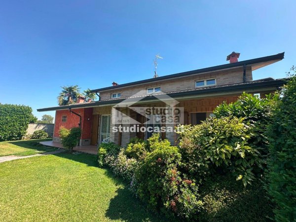 casa indipendente in vendita a Quintano