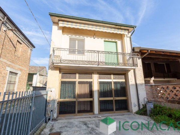 casa indipendente in vendita a Quintano