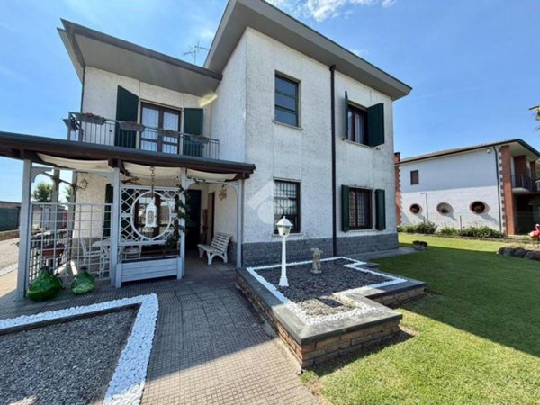 casa indipendente in vendita a Quintano