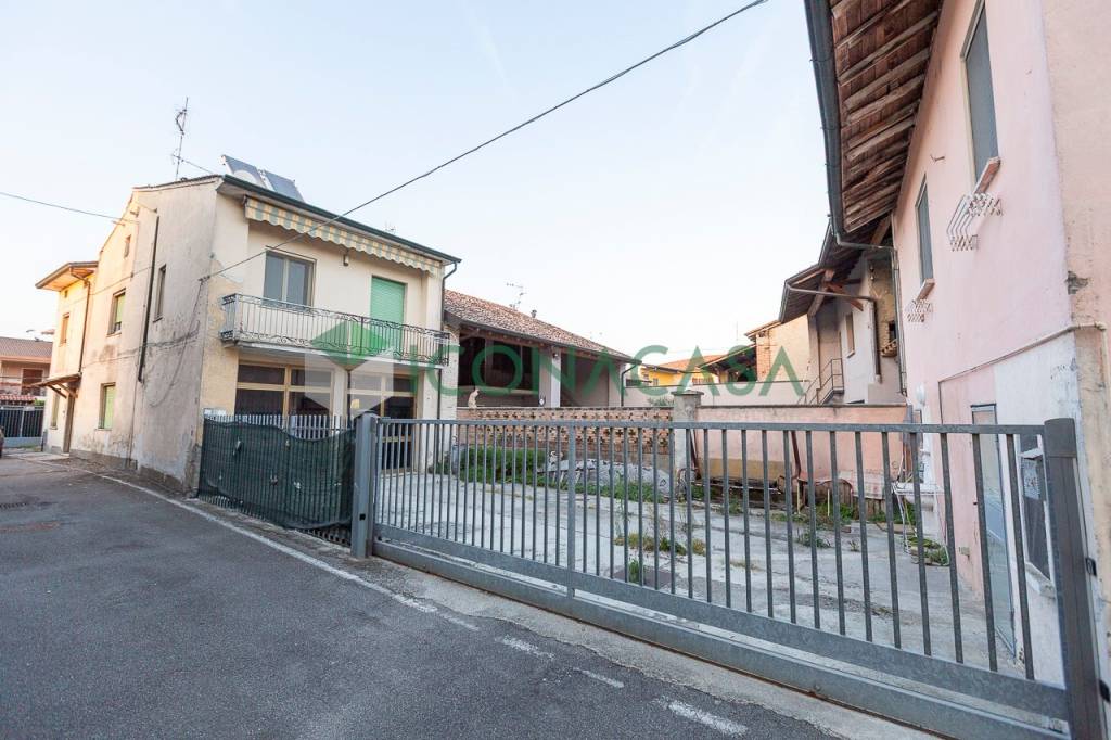 casa indipendente in vendita a Quintano