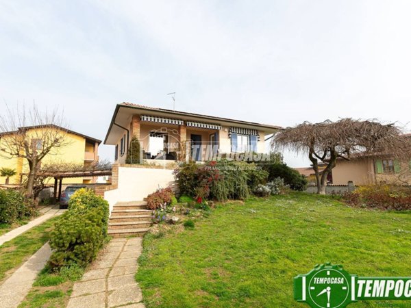 casa indipendente in vendita a Ricengo in zona Portico