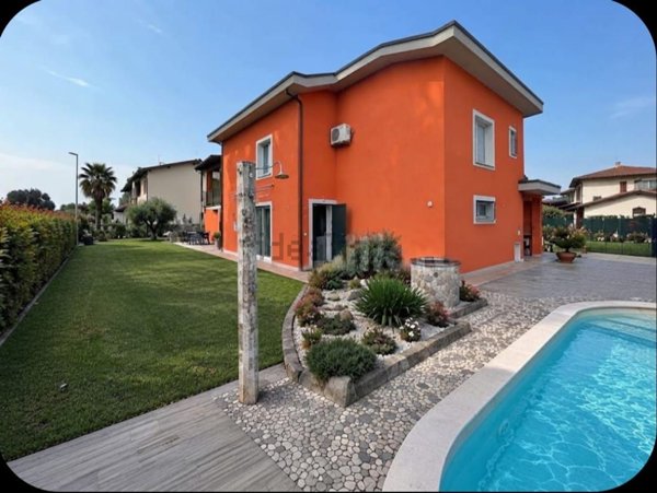 casa indipendente in vendita a Ricengo in zona Portico