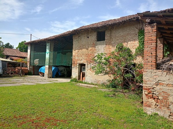 esavano in vendita a Ripalta Arpina