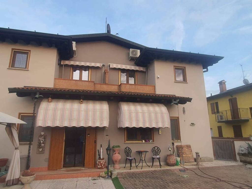 casa indipendente in vendita a Ripalta Guerina