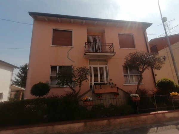 casa indipendente in vendita a Rivarolo del Re ed Uniti