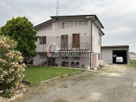 casa indipendente in vendita a Rivarolo del Re ed Uniti
